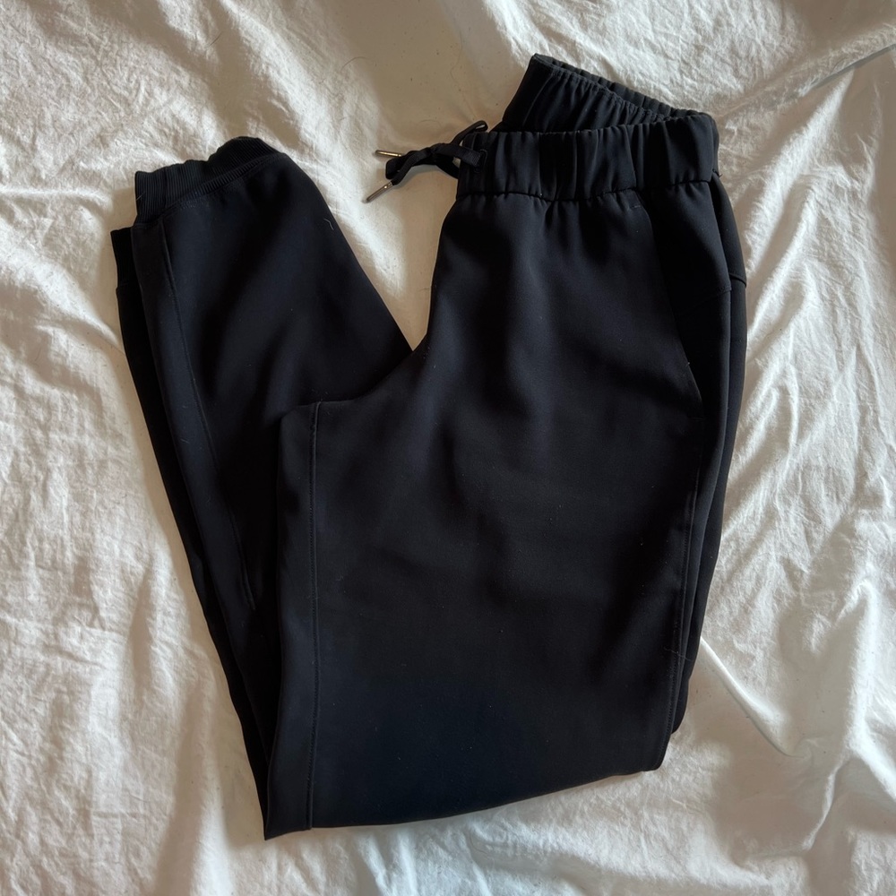 Lululemon on the fly jogger/pants - GUC - Size 4